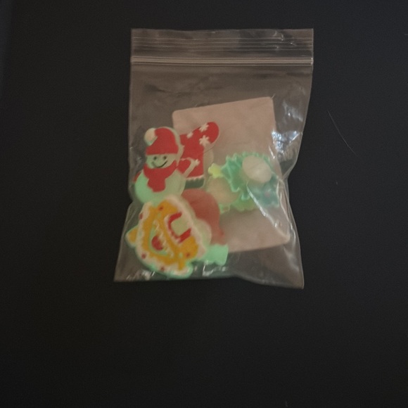 Glow in the dark decorations for your croc shoes - Picture 2 of 2